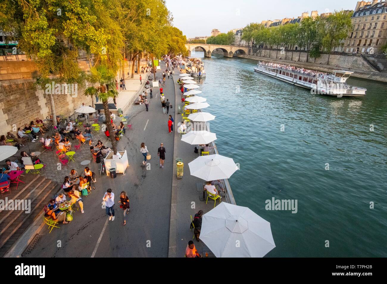 France, Paris, Rives de Seine, bords de Seine classés UNESCO, l'île Saint Louis et un circuit touristique par bateau Banque D'Images