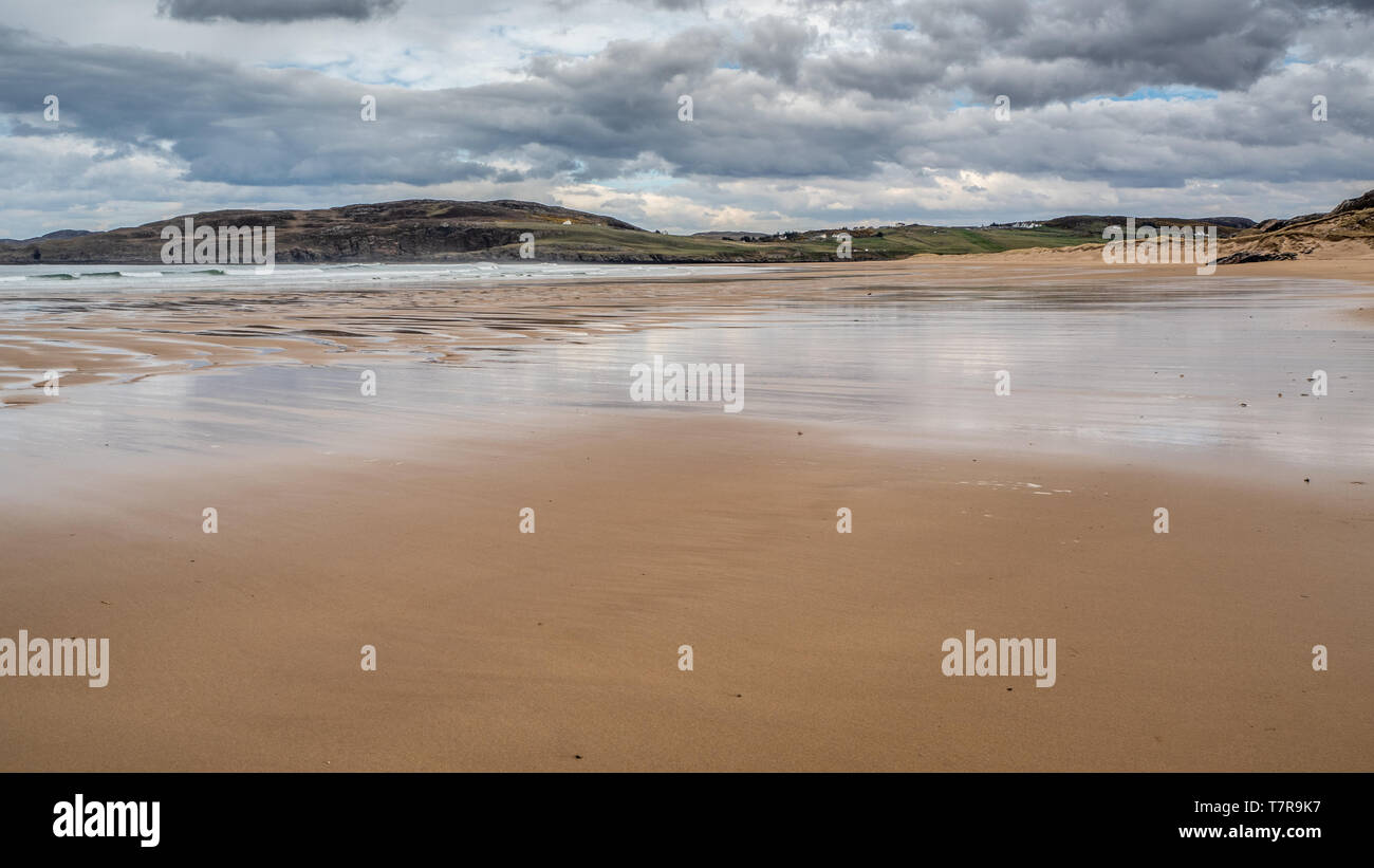 Torrisdale Bay est un fabuleux kilomètres de plage, avec des Sables d'or, sur la côte nord de Sutherland, de l'Écosse. Une plage avec de superbes du Banque D'Images