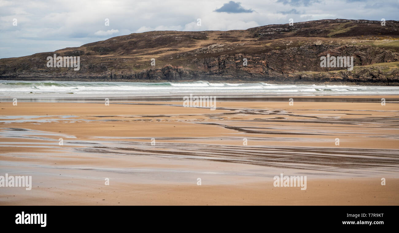 Torrisdale Bay est un fabuleux kilomètres de plage, avec des Sables d'or, sur la côte nord de Sutherland, de l'Écosse. Une plage avec de superbes du Banque D'Images