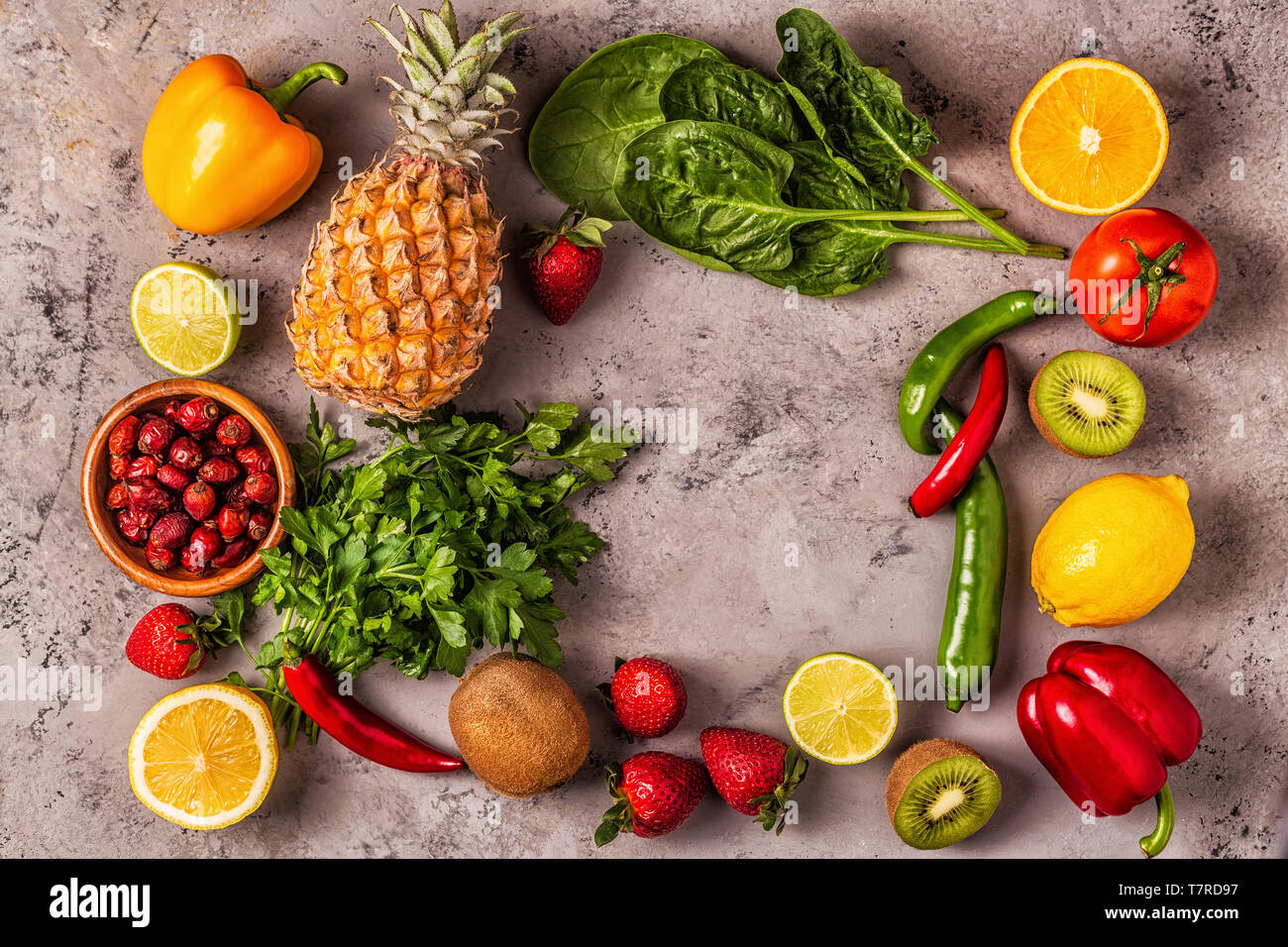 Les fruits et légumes riches en vitamine C. L'alimentation saine. Vue d'en haut Banque D'Images