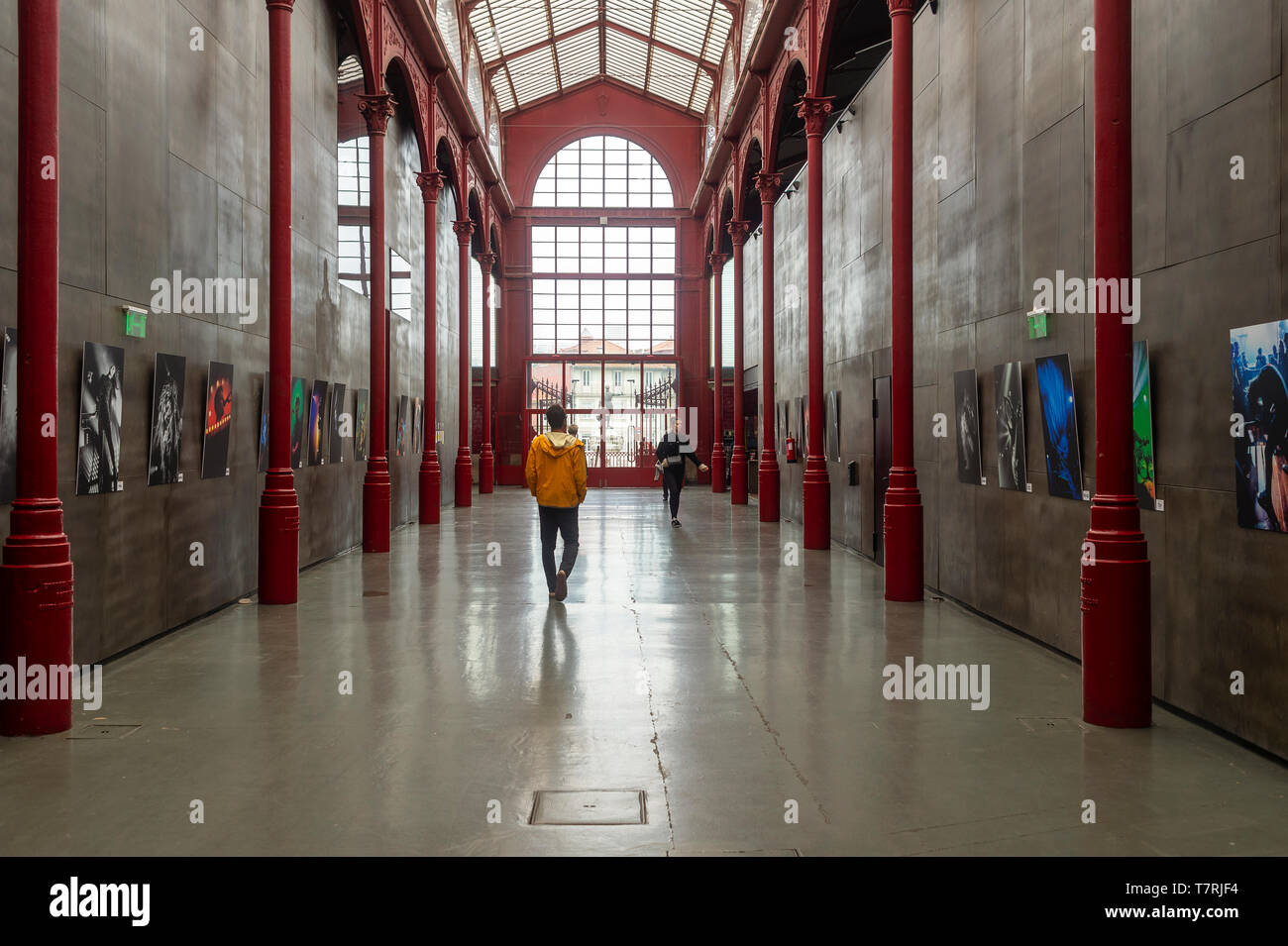 Intérieur de la Mercado Ferreira Borges, exposition et lieu de la musique maintenant, dur Club. Banque D'Images