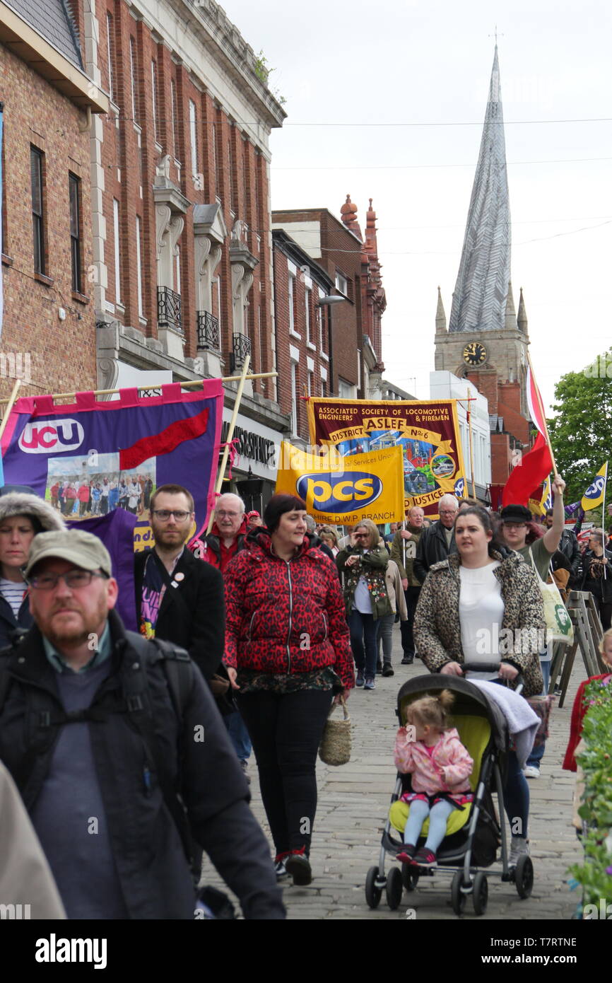 Chesterfield, Derbyshire, Royaume-Uni. 6 mai 2019. Défilé de manifestants au Chesterfield mai qui a été appuyé par les syndicats, y compris l'ASLEF et TUC. Parmi les intervenants figuraient les politiciens travaillistes britanniques, dont John McDonnell, Shadow Chancelier de l'Échiquier et Toby Perkins, député de Chesterfield Banque D'Images