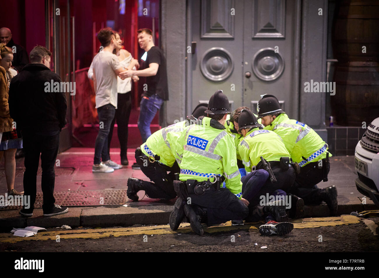 Newcastle sur Tyne iconique des policiers en uniforme travaillant le quart de nuit Banque D'Images