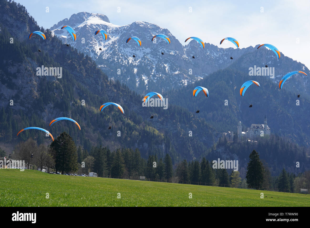 Compilation de Neuschwanstein parapente, alpes Banque D'Images