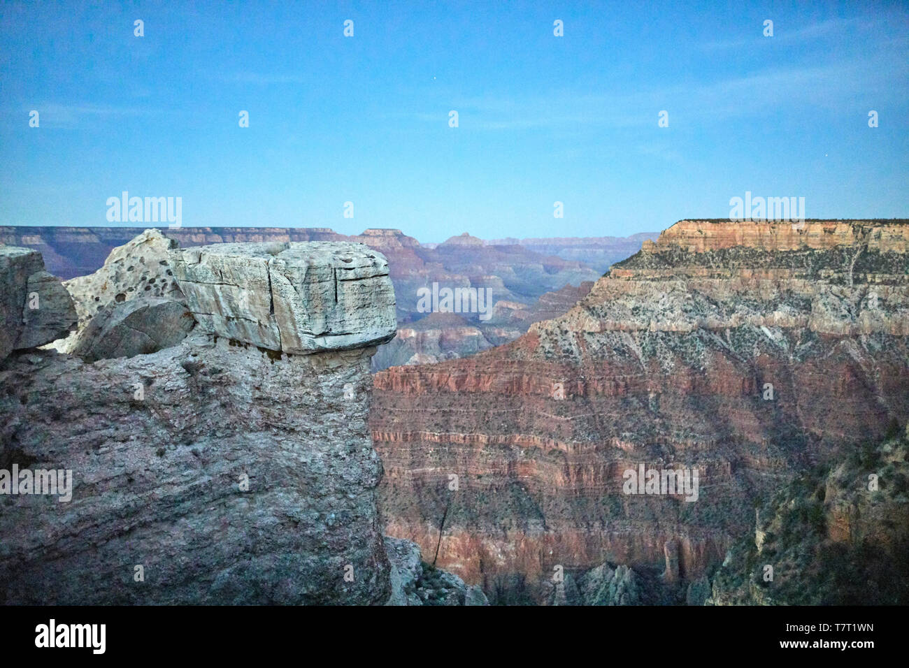 Vue Le Parc National du Grand Canyon South Rim abruptes canyon creusé par le fleuve Colorado dans l'Arizona, United State Banque D'Images