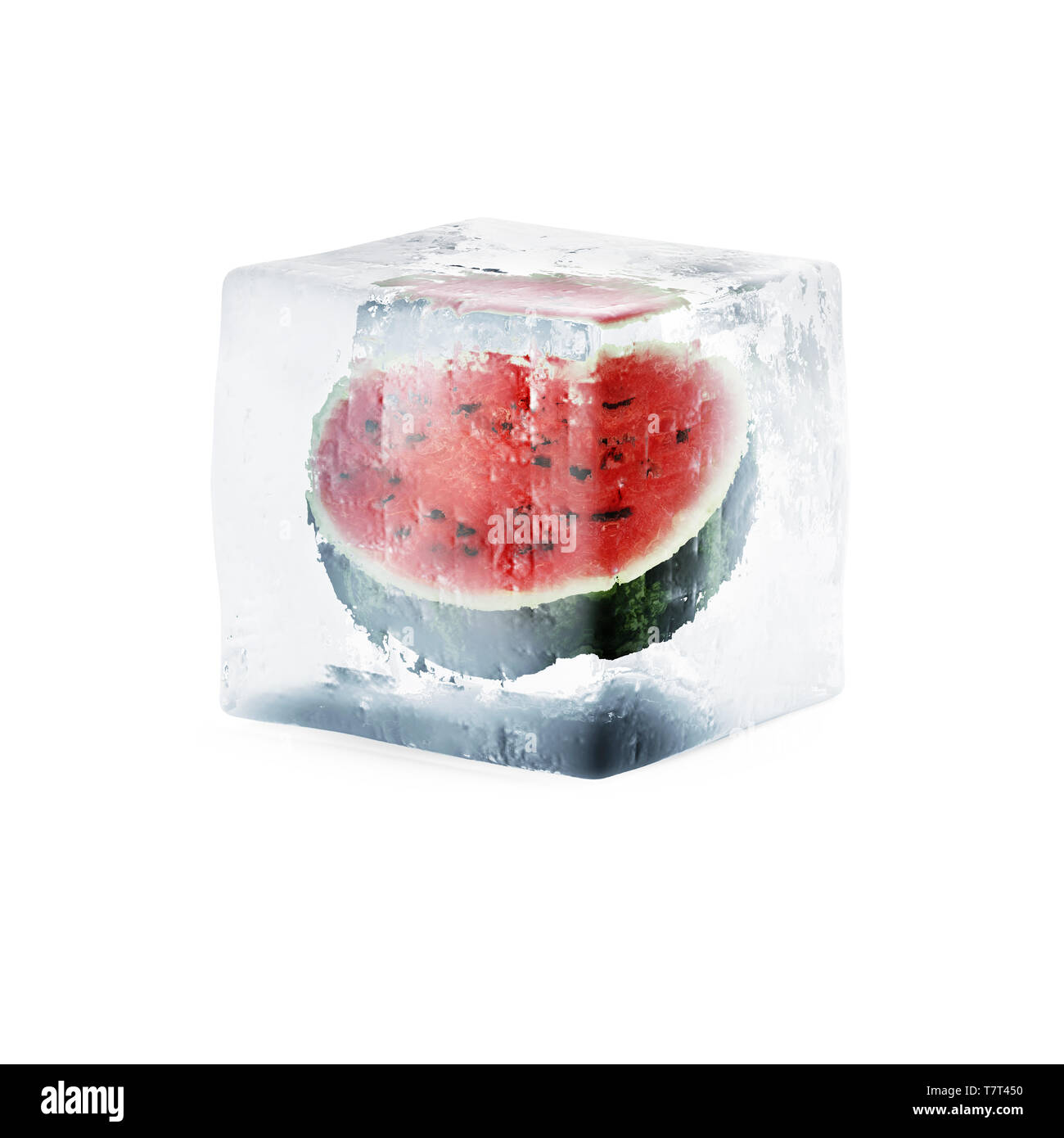 Tranches de melon en cube de glace isolé sur fond blanc Banque D'Images