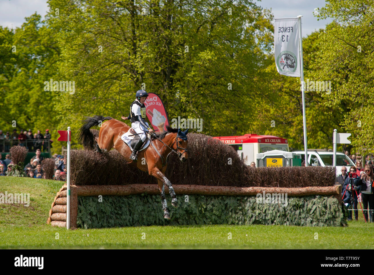 Badminton, Gloucestershire, Royaume-Uni, 4 mai 2019, Tom McEwen équitation Toledo De Kerser durant la phase de cross-country 2019 de la Mitsubishi Motors Badminton Horse Trials, crédit:Jonathan Clarke/Alamy Stock Photo Banque D'Images