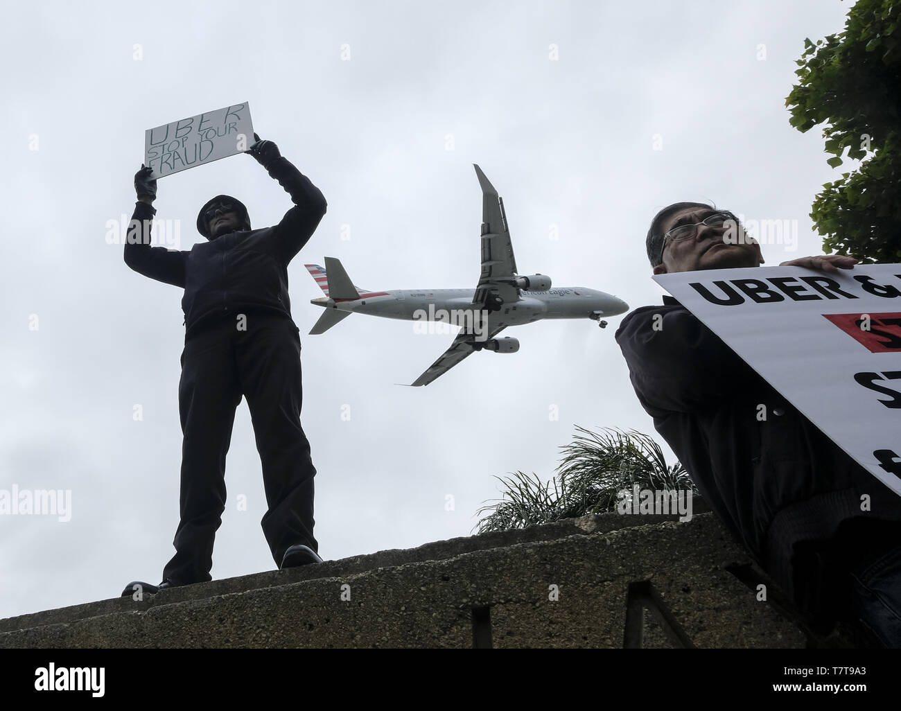 Los Angeles, Californie, USA. 8 mai, 2019. Pilotes pour ride-hailing Uber géants et Lyft tenir un rassemblement dans un parc près de l'Aéroport International de Los Angeles, le mercredi, 8 janvier 2019, à Los Angeles. Certains pilotes pour ride-hailing Uber géants et Lyft éteint leurs apps pour protester contre ce qu'ils disent sont à la baisse les salaires, car les deux sociétés râteau dans des milliards de dollars aux investisseurs. Ringo : crédit Chiu/ZUMA/Alamy Fil Live News Banque D'Images