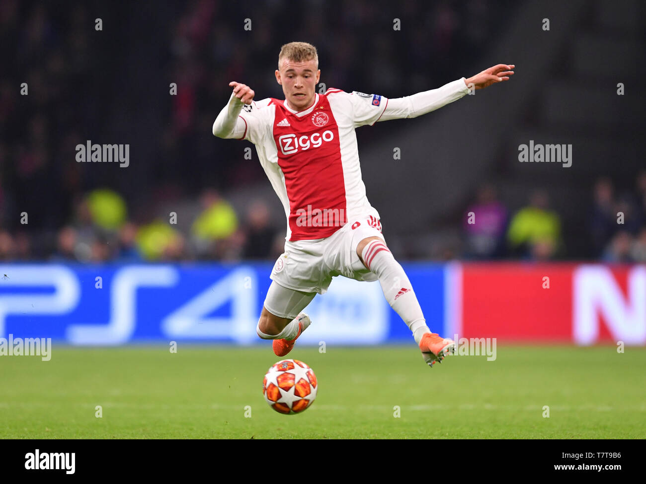 Amsterdam, Pays-Bas. Le 08 mai, 2019. Football, Ligue des Champions, tour de coup, demi-finale, match retour Ajax Amsterdam - Tottenham Hotspur, Johan Cruijff dans l'arène. Daley Sinkgraven d'Ajax en action. Credit : Marius Becker/dpa/Alamy Live News Banque D'Images