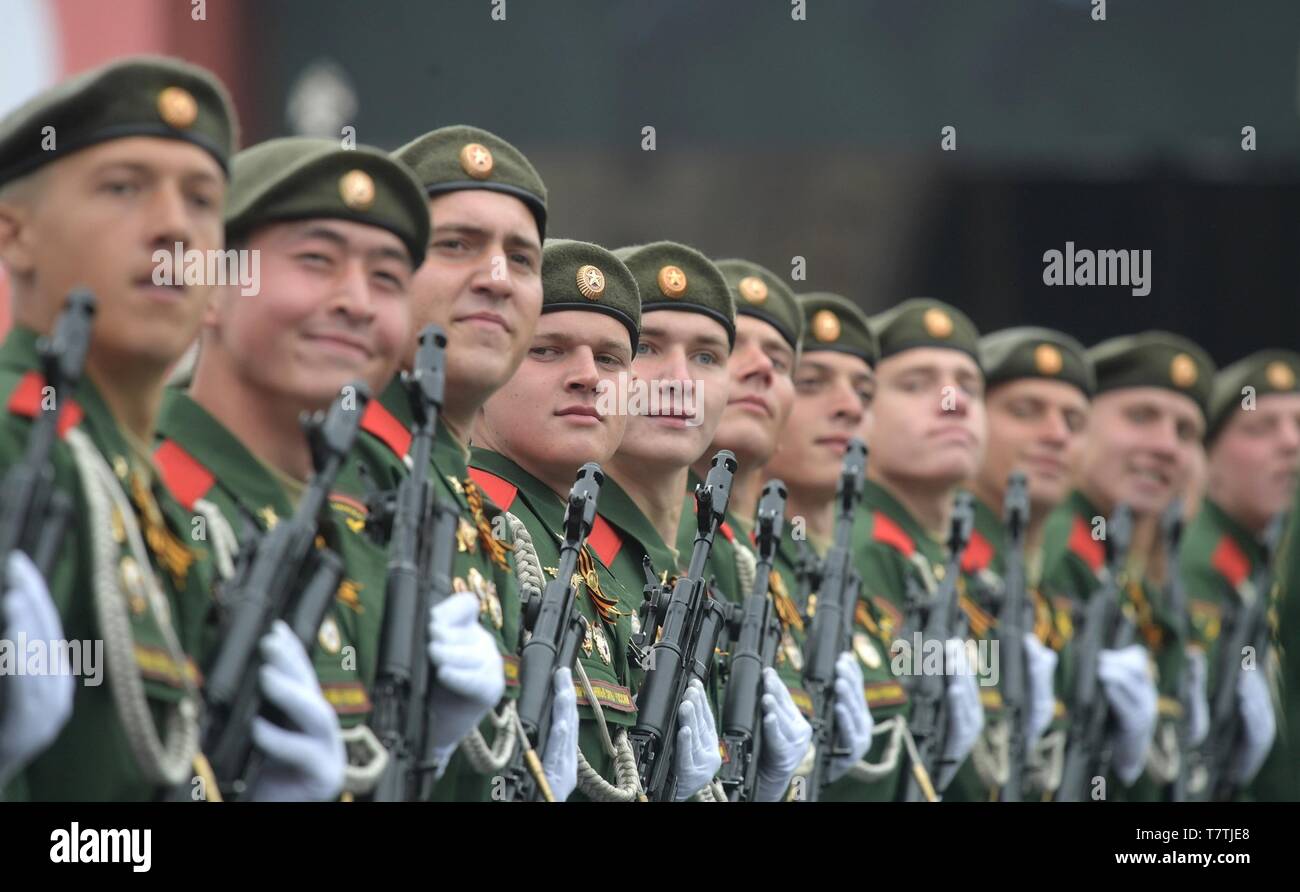 Moscou, Russie. 09 mai, 2019. Les soldats russes mars lors de la journée annuelle de la victoire militaire défilé marquant le 74e anniversaire de la fin de la Seconde Guerre mondiale à la place Rouge Le 9 mai 2019 à Moscou, Russie. La Russie célèbre l'événement annuel connu sous le nom de la Victoire dans la Grande Guerre Patriotique avec des défilés et une adresse nationale par le président Vladimir Poutine. Credit : Planetpix/Alamy Live News Banque D'Images