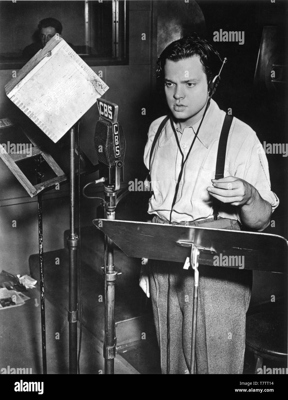 ORSON WELLES 1938 CBS radio diffusée au microphone Théâtre Mercury sur la  Columbia Broadcasting System Photo Photo Stock - Alamy