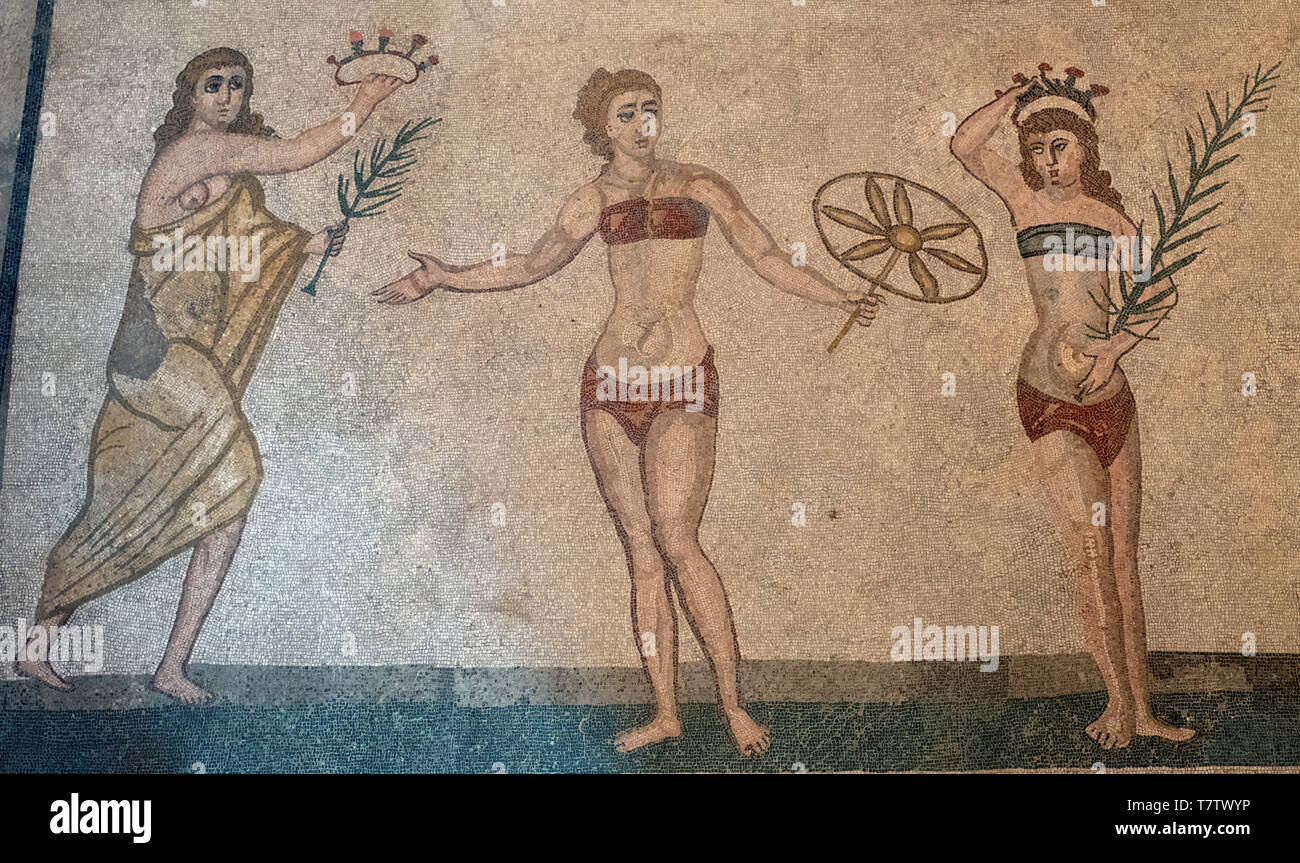 La mosaïque bikini filles, montrant des femmes sportives jouant des sports, la mosaïque romaine dans la Villa Romana del Casale, Piazza Armerina, Sicile, Italie. Banque D'Images