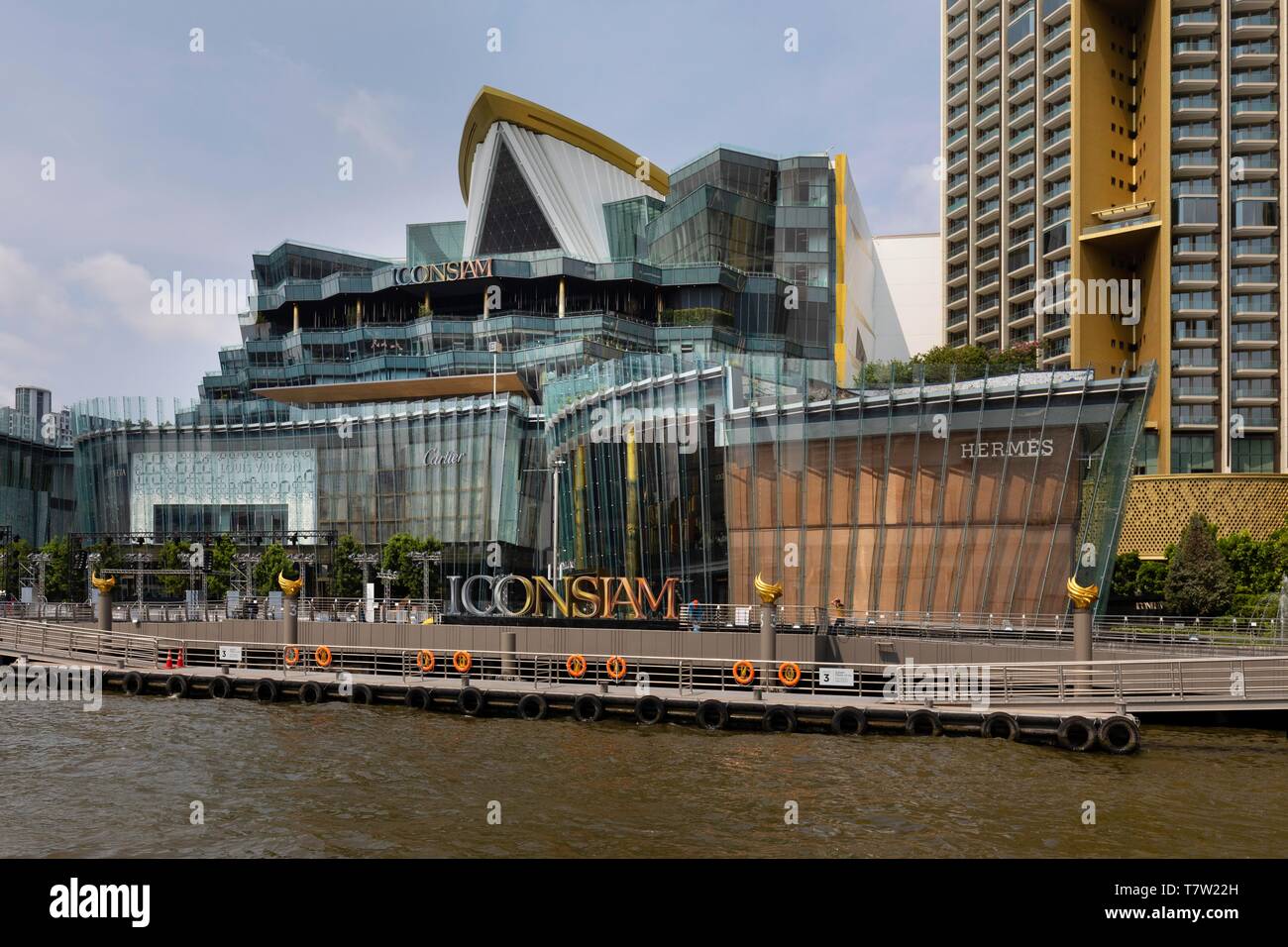 Centre commercial sur Iconsiam Chayo Phraya, Khlong San District à Thonburi, Bangkok, Thaïlande Banque D'Images