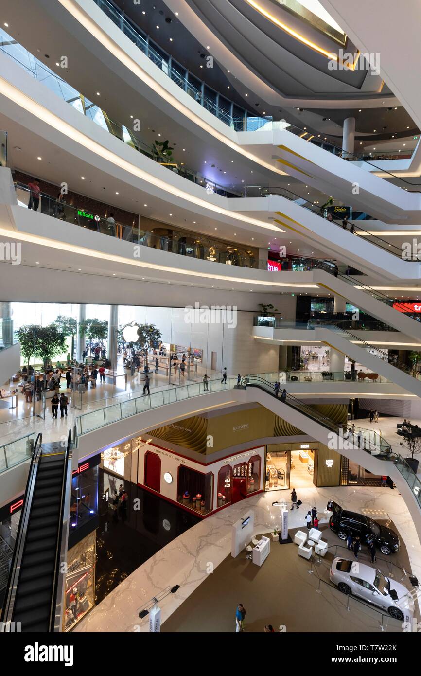 Iconsiam shopping mall, les planchers avec des boutiques de luxe, dans le quartier de Khlong San Thonburi, Bangkok, Thaïlande Banque D'Images