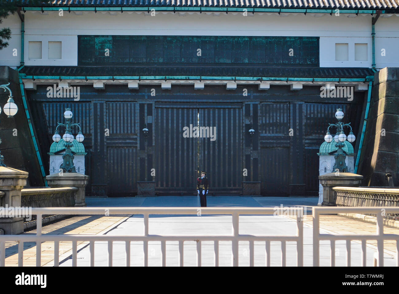 Changement de garde à la porte principale du Palais Impérial. Chidoya, Tokyo, Japon. Banque D'Images