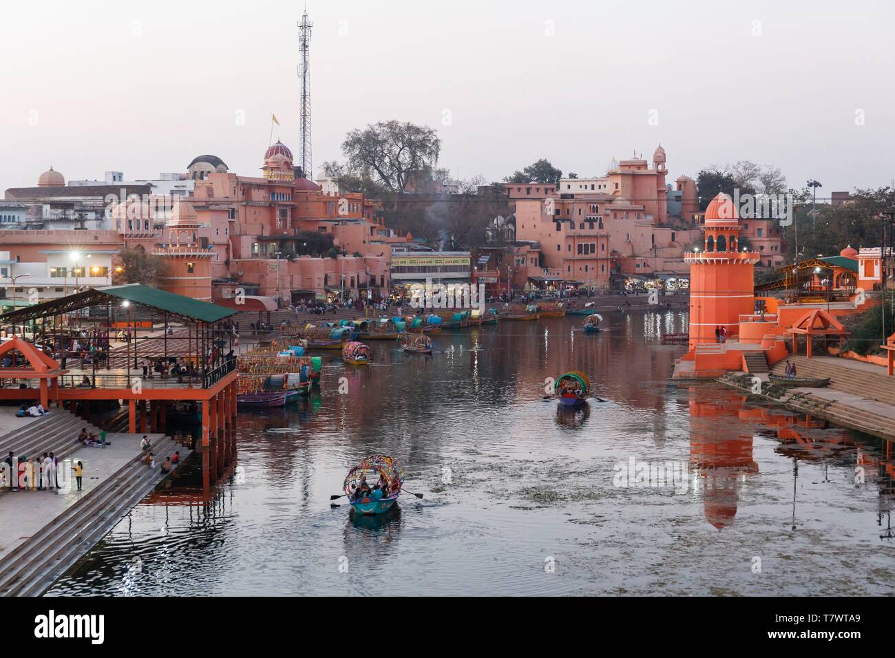 L'Inde, le Madhya Pradesh, Chitrakoot, Ram ghats sur Mandakini river au coucher du soleil Banque D'Images