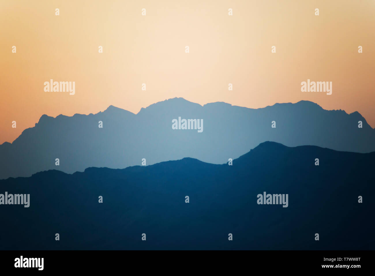 Les couchers de soleil et montagnes des pics.Yingshan, Mongolie intérieure, Chine. Banque D'Images