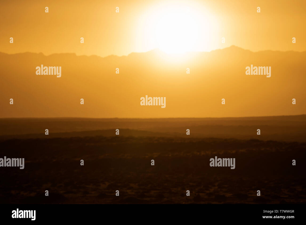 Le soleil se lève sur la montagne.montagnes Helan, Mongolie intérieure, Chine. Banque D'Images