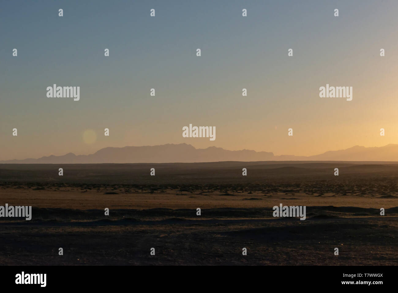 Le soleil se lève sur la montagne.montagnes Helan, Mongolie intérieure, Chine. Banque D'Images