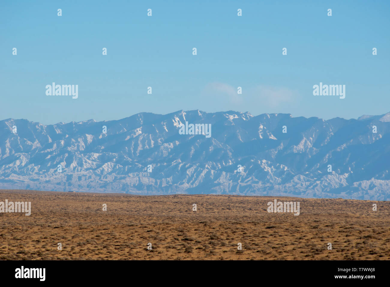 Désert de Gobi et les pics, montagnes Helan, dans l'ouest de la Mongolie intérieure, la Chine. Banque D'Images