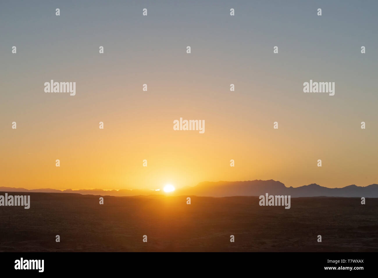 Le soleil se lève sur la montagne.montagnes Helan, Mongolie intérieure, Chine. Banque D'Images