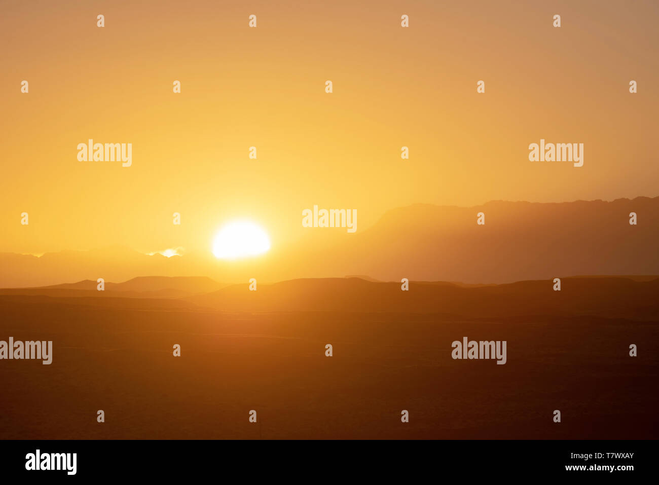 Le soleil se lève sur la montagne.montagnes Helan, Mongolie intérieure, Chine. Banque D'Images