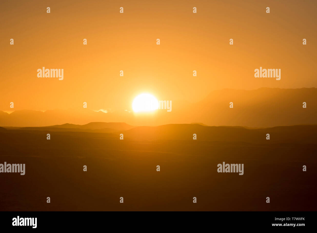 Le soleil se lève sur la montagne.montagnes Helan, Mongolie intérieure, Chine. Banque D'Images