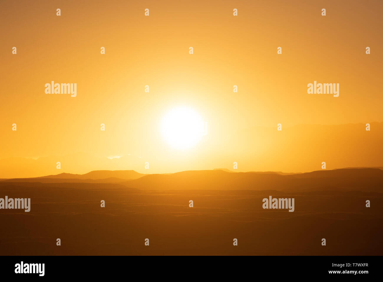 Le soleil se lève sur la montagne.montagnes Helan, Mongolie intérieure, Chine. Banque D'Images