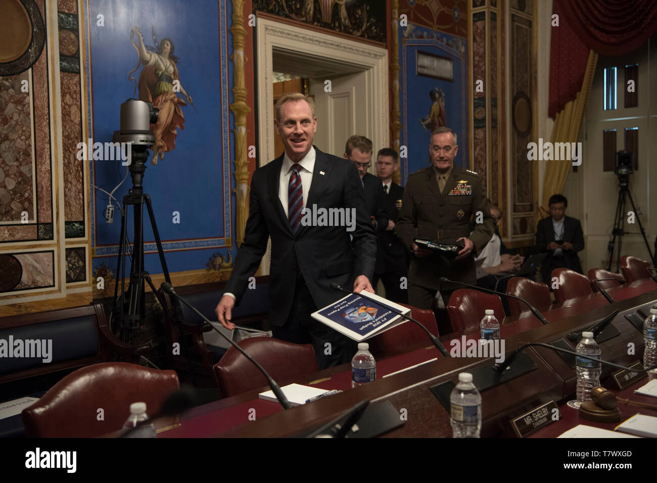 Le Secrétaire de la Défense par intérim des États-Unis Patrick M. Shanahan arrive pour une audience avec le Sénat du budget de la défense de crédits sous-comité, Washington, D.C., le 8 mai 2019. (DoD photo par Lisa Ferdinando) Banque D'Images