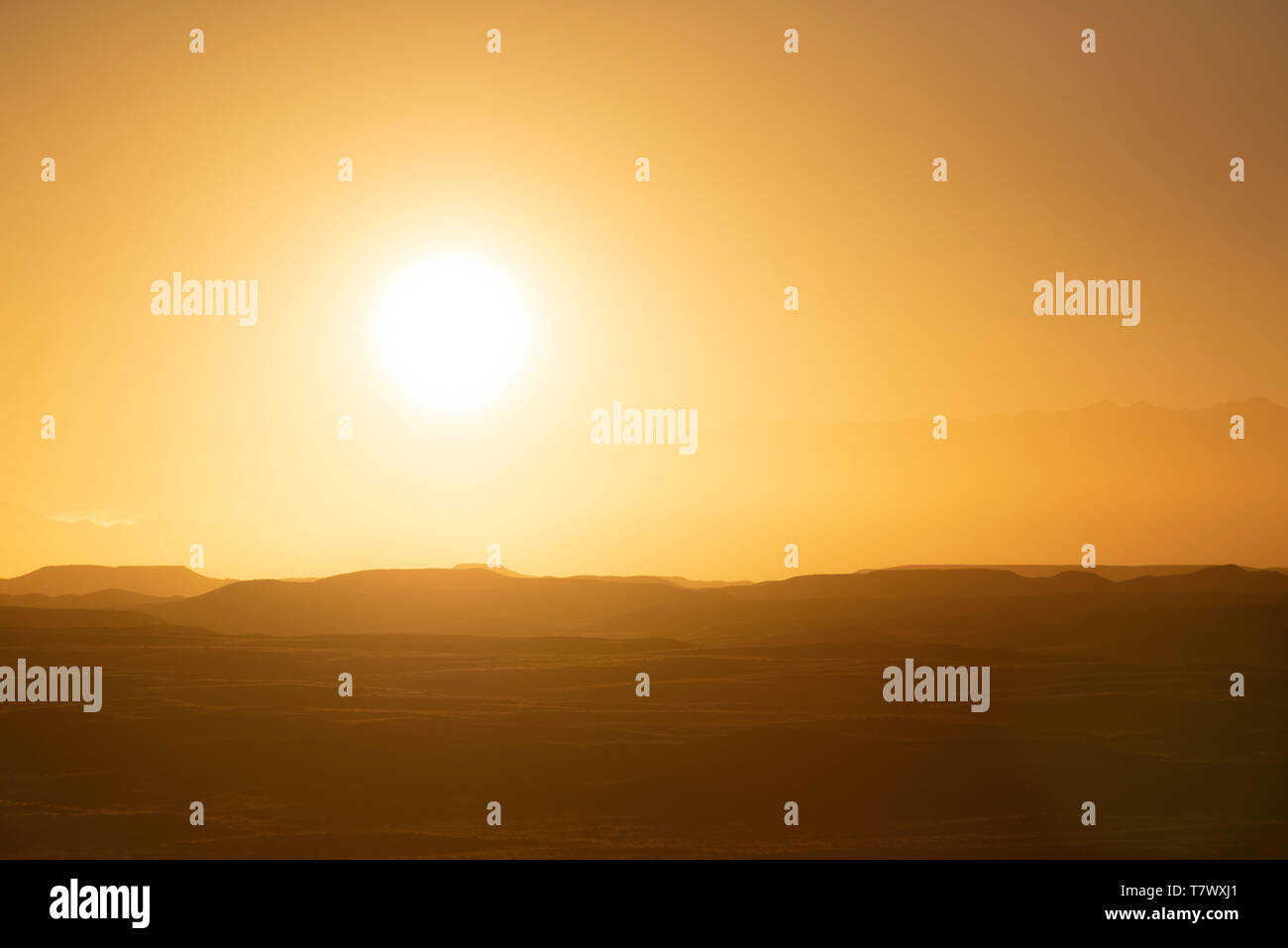 Le soleil se lève sur la montagne.montagnes Helan, Mongolie intérieure, Chine. Banque D'Images