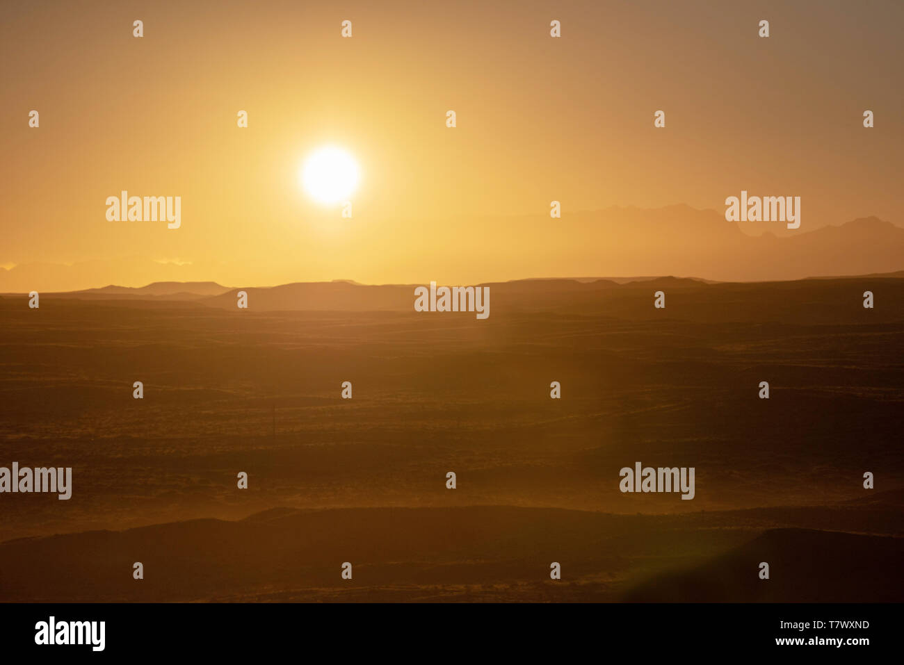 Le soleil se lève sur la montagne.montagnes Helan, Mongolie intérieure, Chine. Banque D'Images