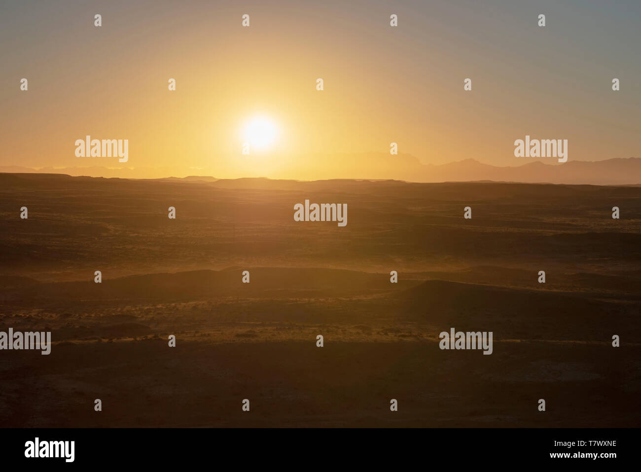 Le soleil se lève sur la montagne.montagnes Helan, Mongolie intérieure, Chine. Banque D'Images
