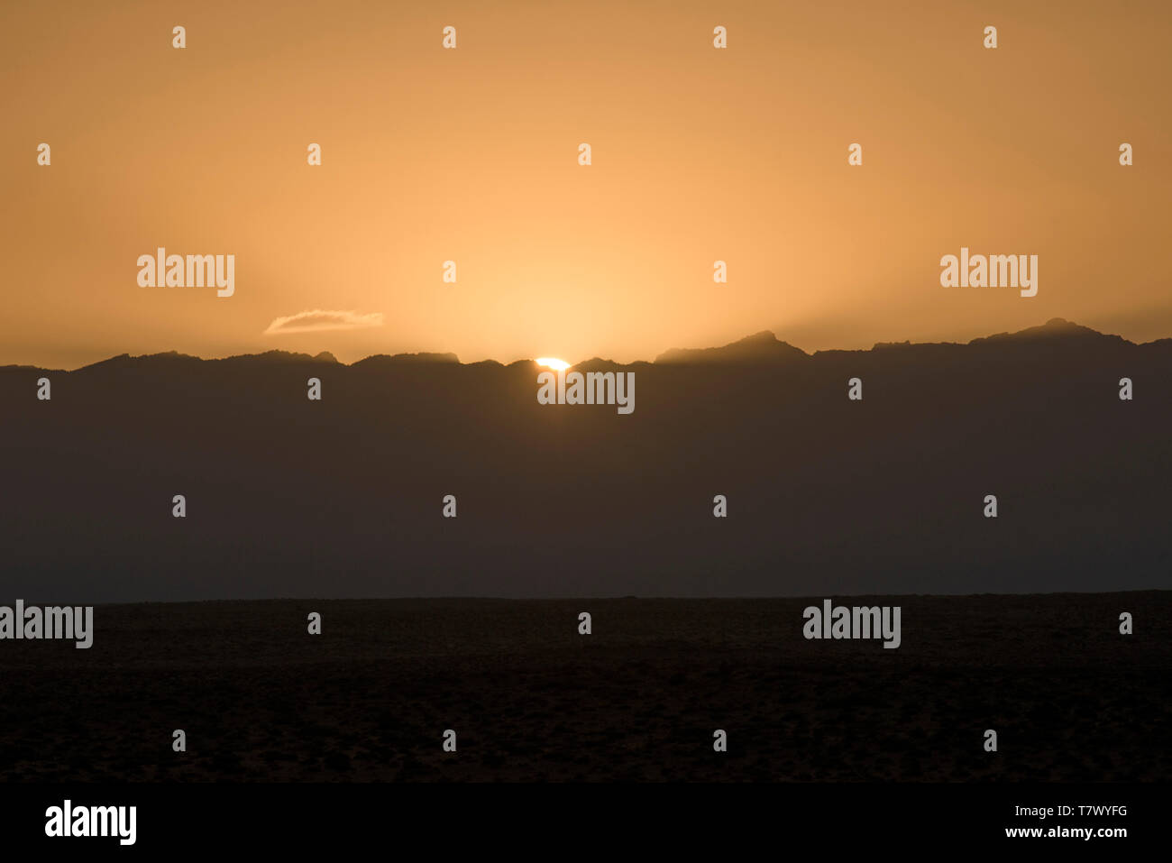 Le soleil se lève sur la montagne.montagnes Helan, Mongolie intérieure, Chine. Banque D'Images