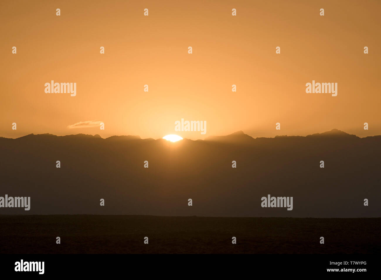 Le soleil se lève sur la montagne.montagnes Helan, Mongolie intérieure, Chine. Banque D'Images