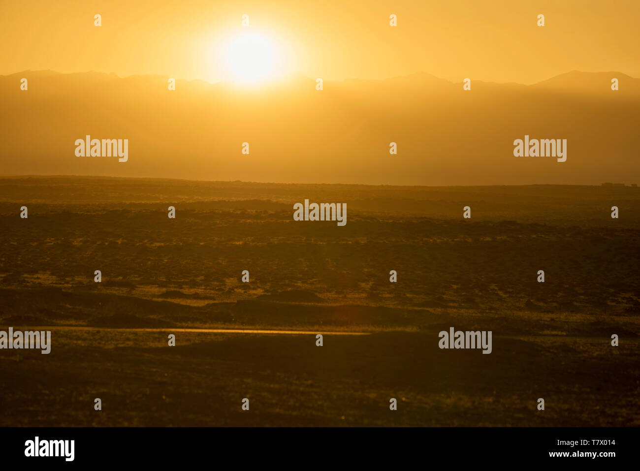 Lever du soleil en montagnes Helan, Mongolie intérieure, Chine. Banque D'Images