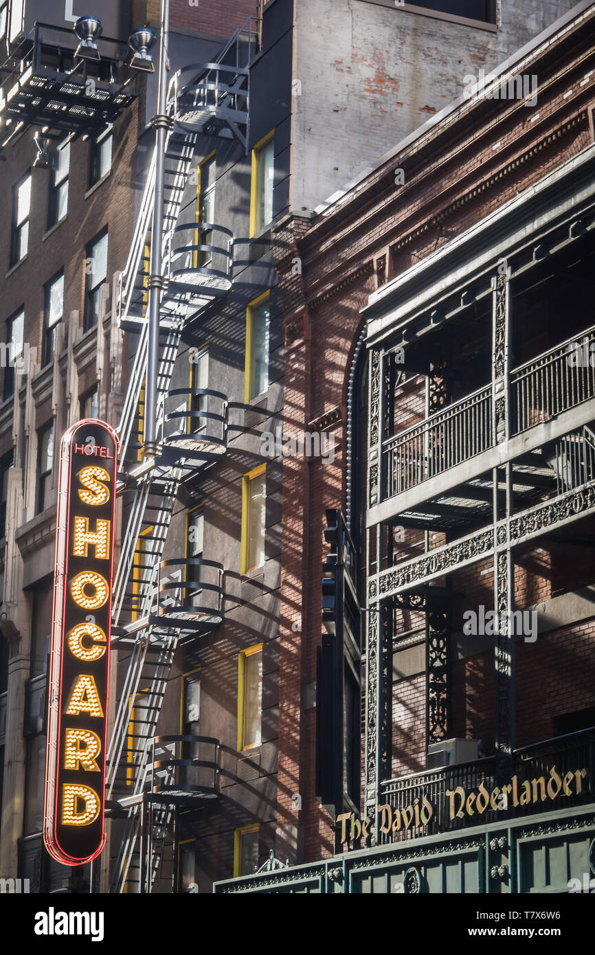 NEW YORK, USA - 24 février 2018 : Le panneau extérieur de l'hôtel Shocard à Times Square à New York Banque D'Images