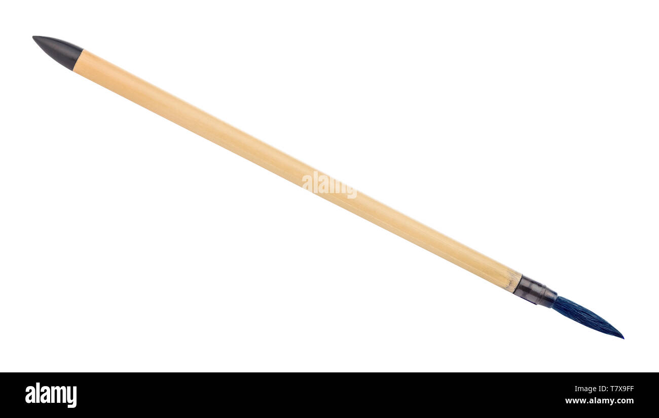 Pinceau bambou avec embout rond de couleur bleu pour sumi-e (peinture et calligraphie) suibokuga isolé sur fond blanc Banque D'Images