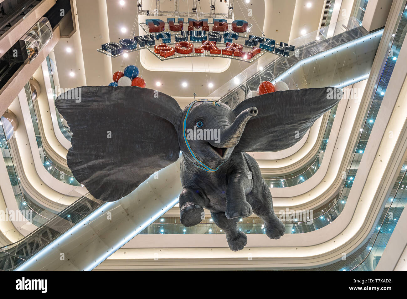 Hong Kong, Chine - Éléphant Dumbo géant de la publicité dans l'époque Square Shopping Mall Banque D'Images