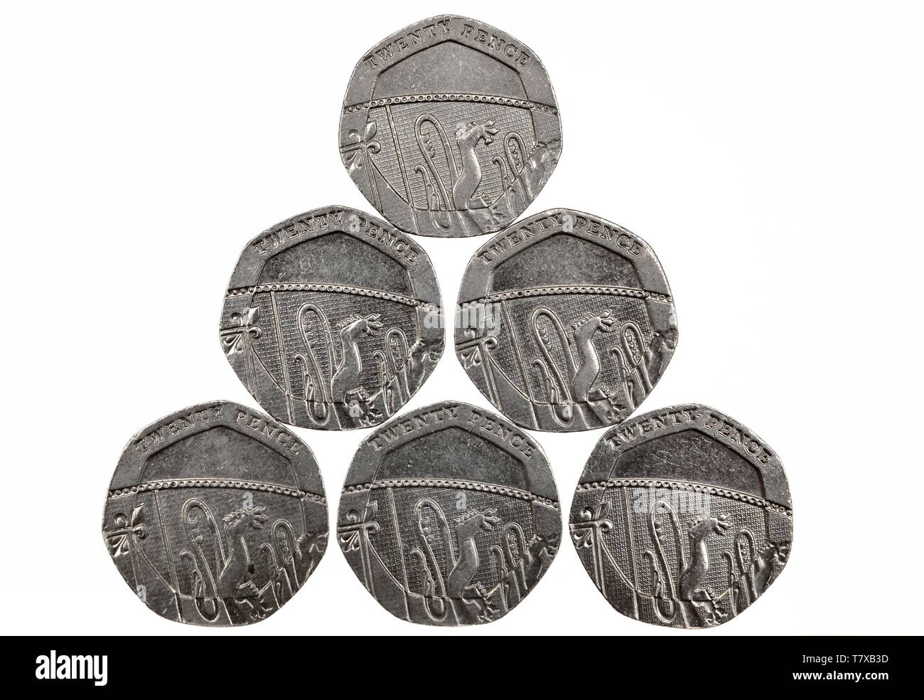 6 vingt pence britannique de pièces sur un fond blanc Banque D'Images