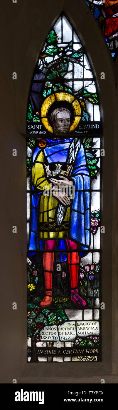 Eglise de Saint Mary Earl Soham, Suffolk, Angleterre, RU vitrail par par Margaret Edith Aldrich corde(1891-1988), saint martyr Edmund king Banque D'Images