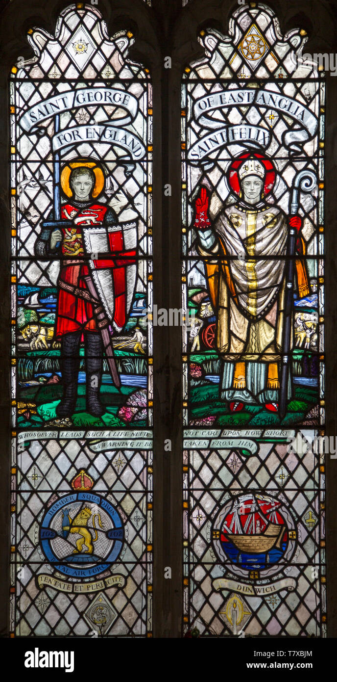 Eglise de Saint Mary, Chediston, Suffolk, Angleterre, RU vitrail Saint Félix et Saint George par Margaret Edith Aldrich 1947 Corde Banque D'Images