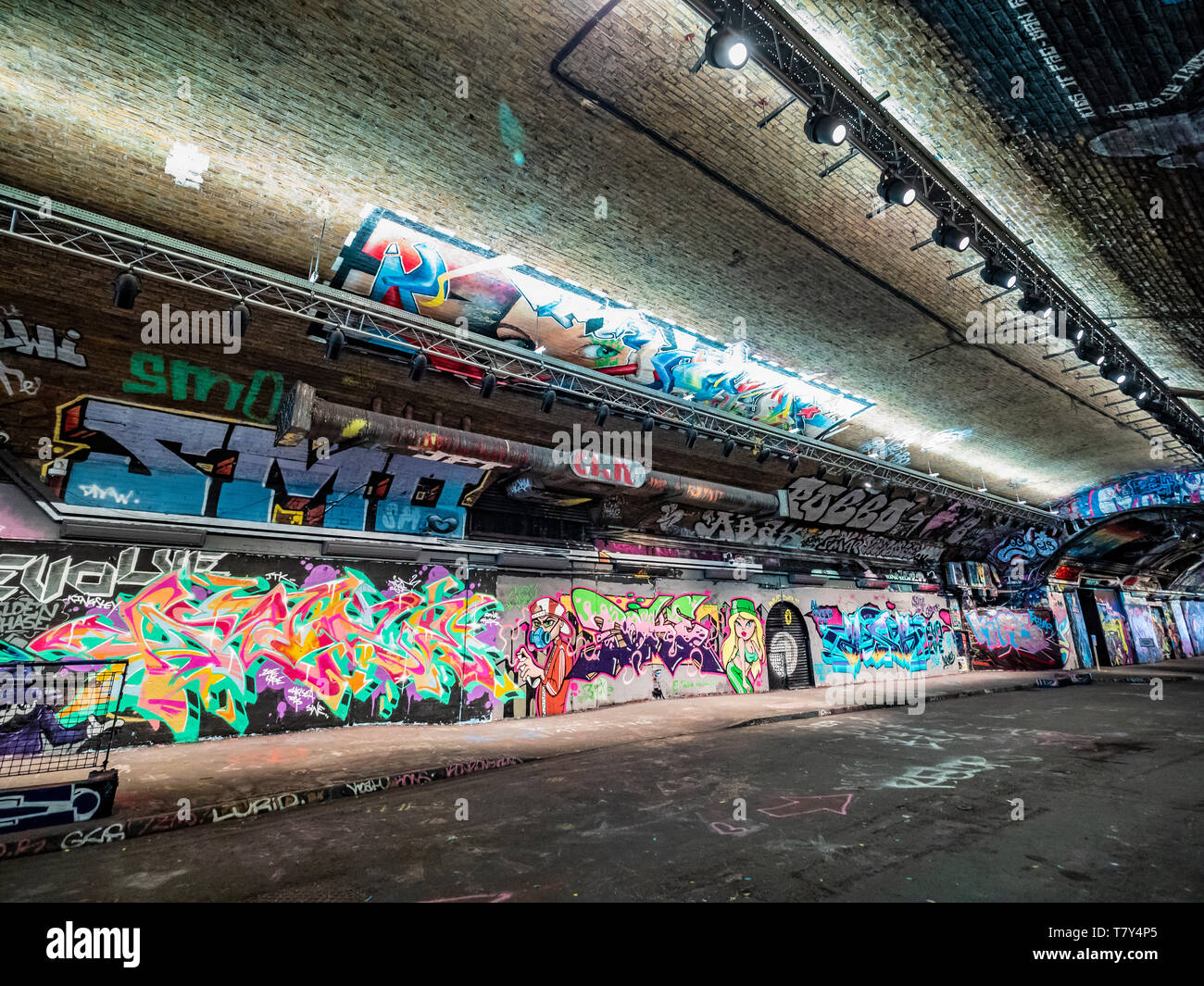 Le Tunnel, Banksy ( Leake St Tunnel ou Leake Street Arches ) lieu légal sous la gare de Waterloo, Londres, Royaume-Uni. Banque D'Images
