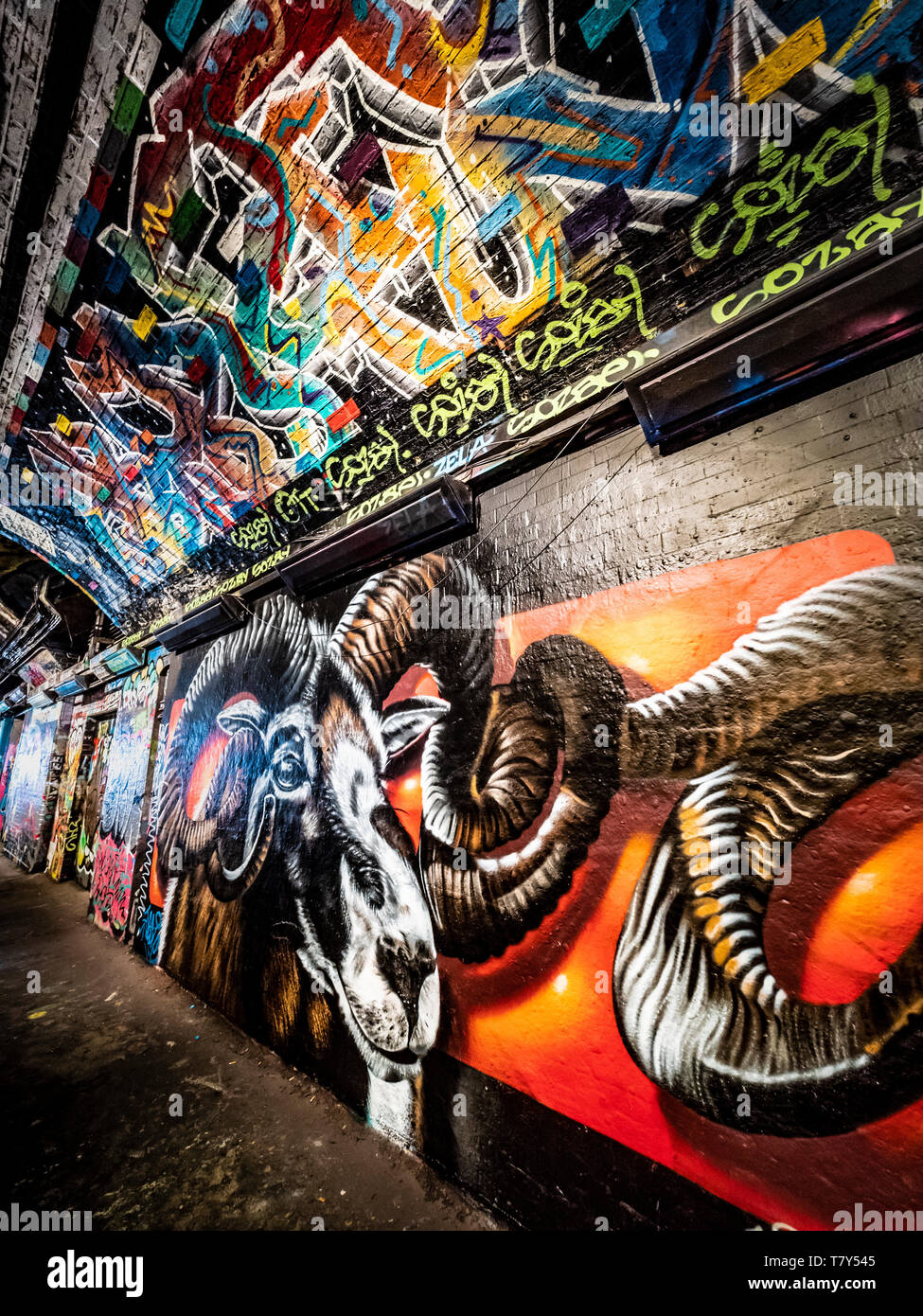 Le Tunnel, Banksy ( Leake St Tunnel ou Leake Street Arches ) lieu légal sous la gare de Waterloo, Londres, Royaume-Uni. Banque D'Images