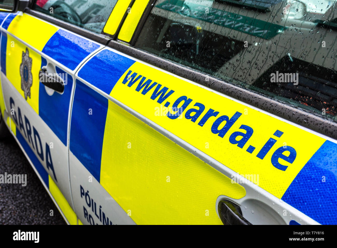 Une voiture de police des routes nationales Garda Bureau ou GNRPB. L'unité de police des routes de la Garda Síochána. Avant 2018, il était connu sous le nom de Traf Garda Banque D'Images