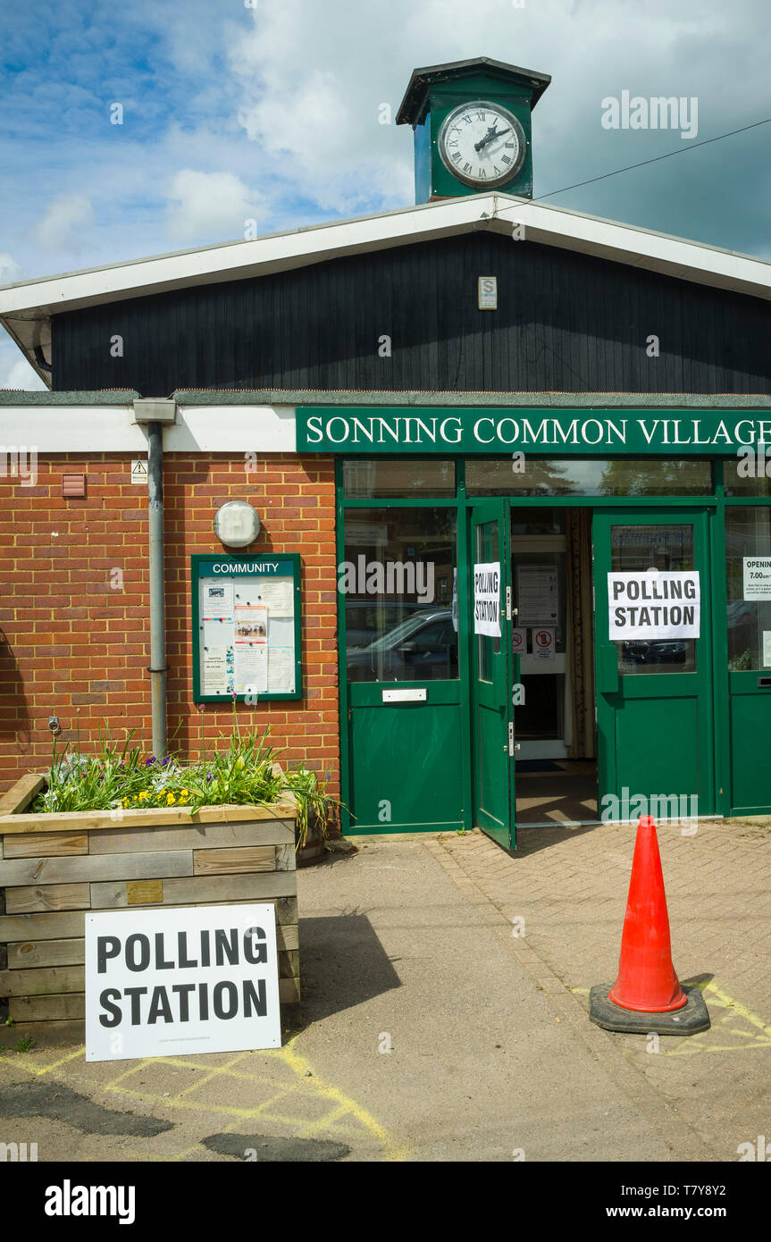 Le bureau de scrutin dans Sonning Common, l'Oxfordshire. Banque D'Images