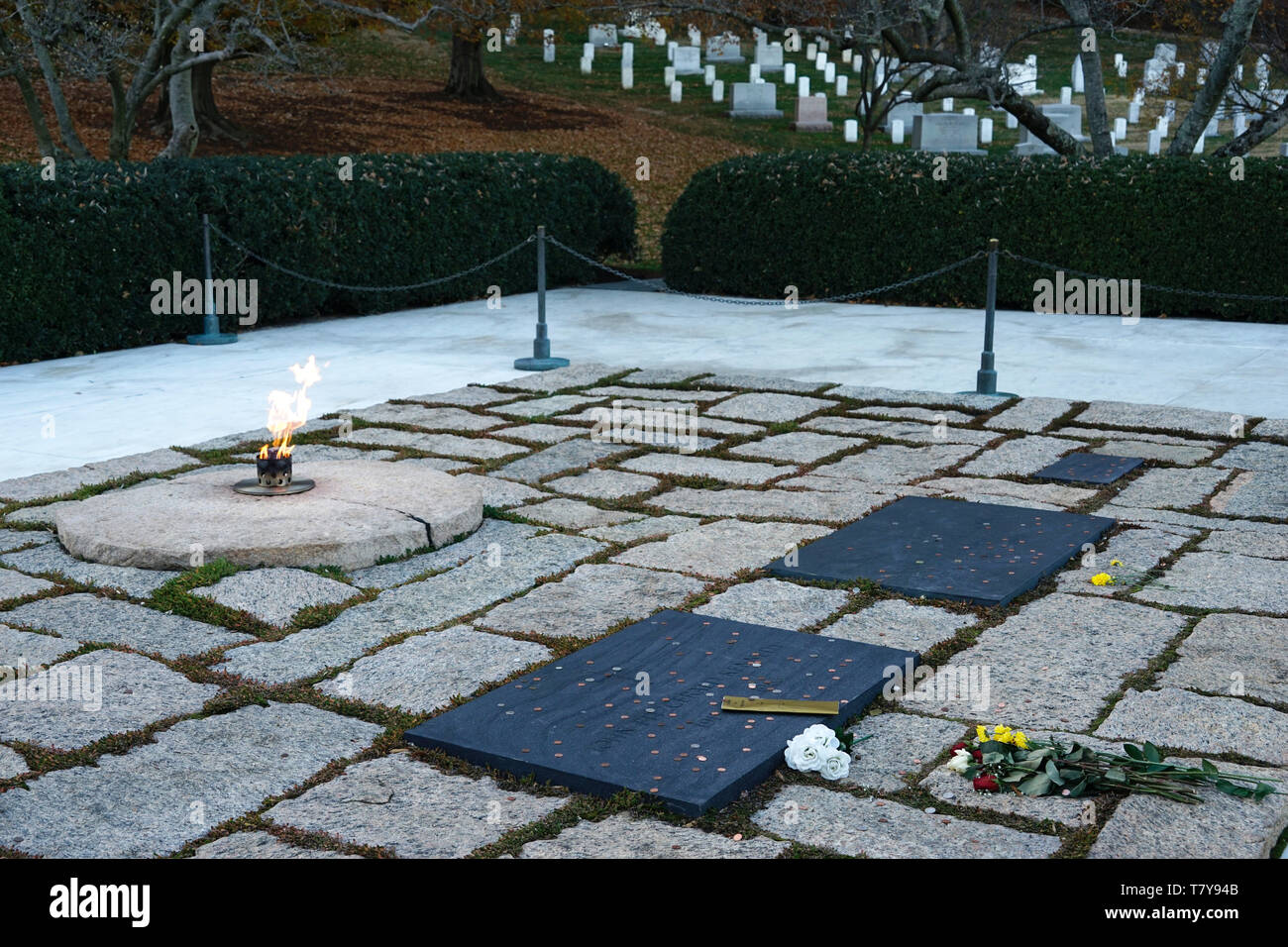 John F. Kennedy tombe et flamme éternelle dans le Cimetière National d'Arlington.Arlington.virginia.USA Banque D'Images
