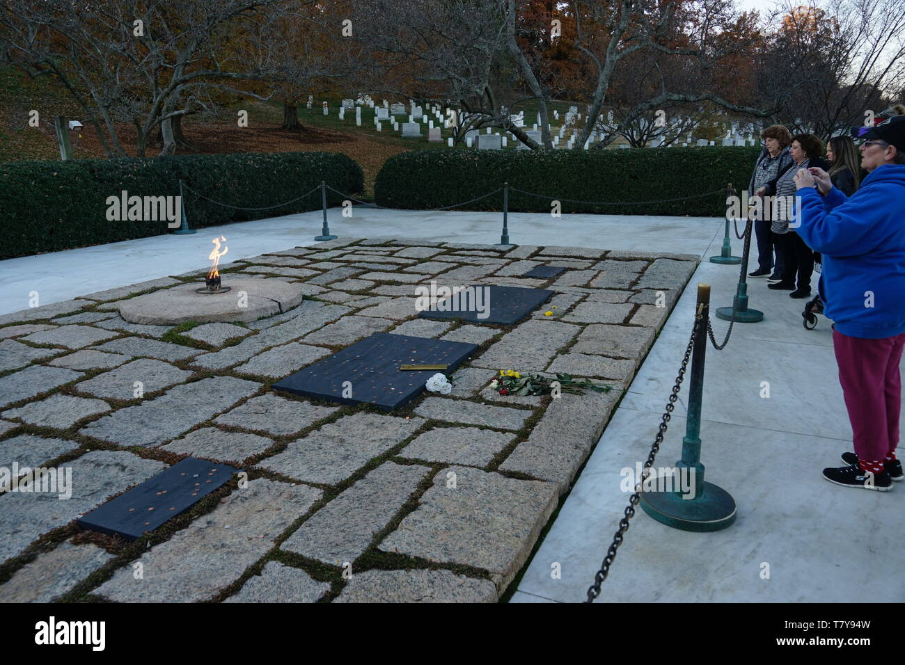 John F. Kennedy tombe et flamme éternelle dans le Cimetière National d'Arlington.Arlington.virginia.USA Banque D'Images