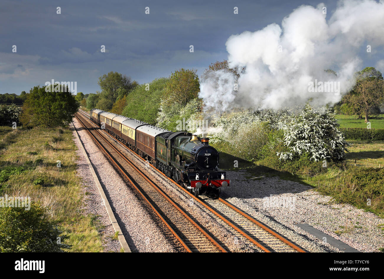 7029 Château-d'Oisans Rossett passe près de Chester avec le retour des trains Vintage tour. Banque D'Images