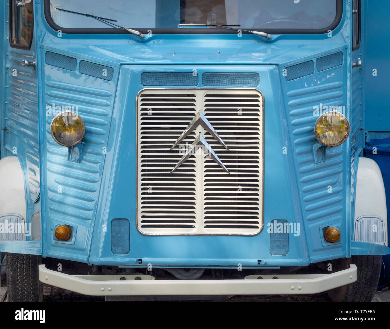 Calandre avant et d'un insigne sur vintage Citroen van Banque D'Images