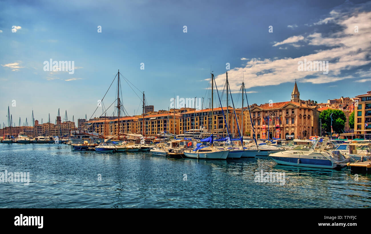 Marseille, France, juin 2018, bateaux sur la mer Méditerranée amarrés dans le Vieux Port Banque D'Images